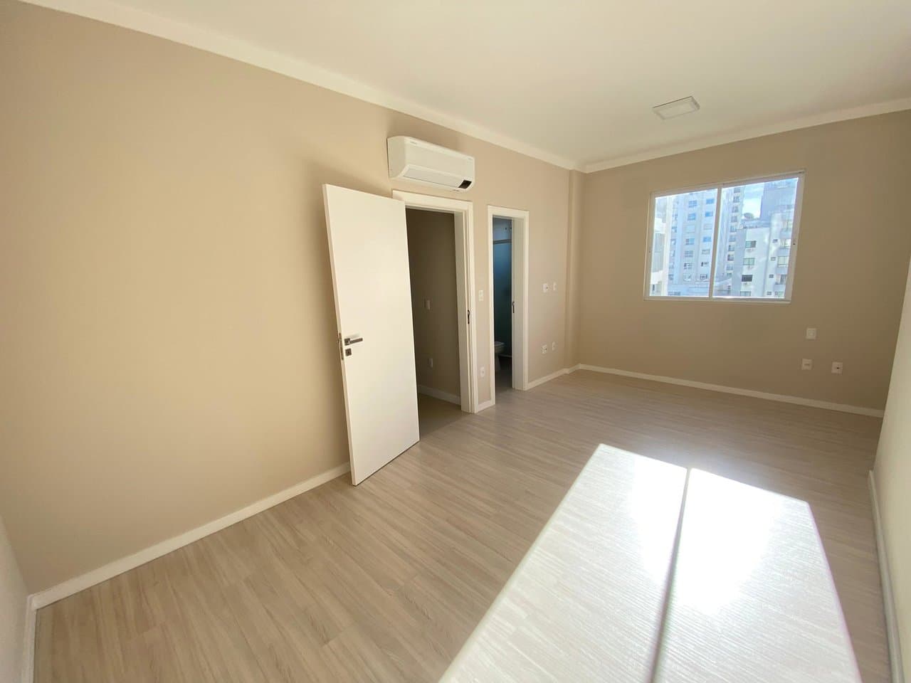Apartamento de 2 quartos com 1 suíte e 134 m² em Bal. Camboriú