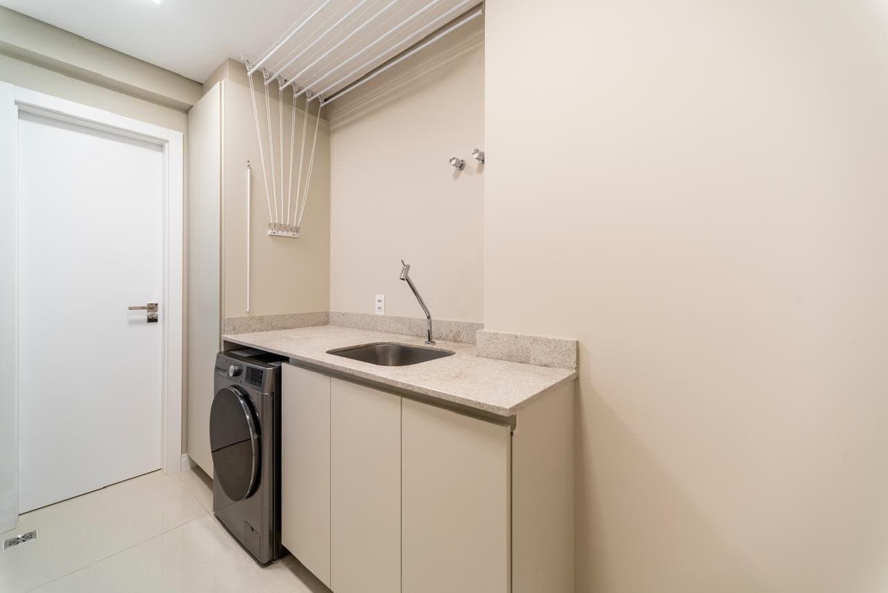 Apartamento de 4 quartos com 4 suítes e 171 m² em Bal. Camboriú
