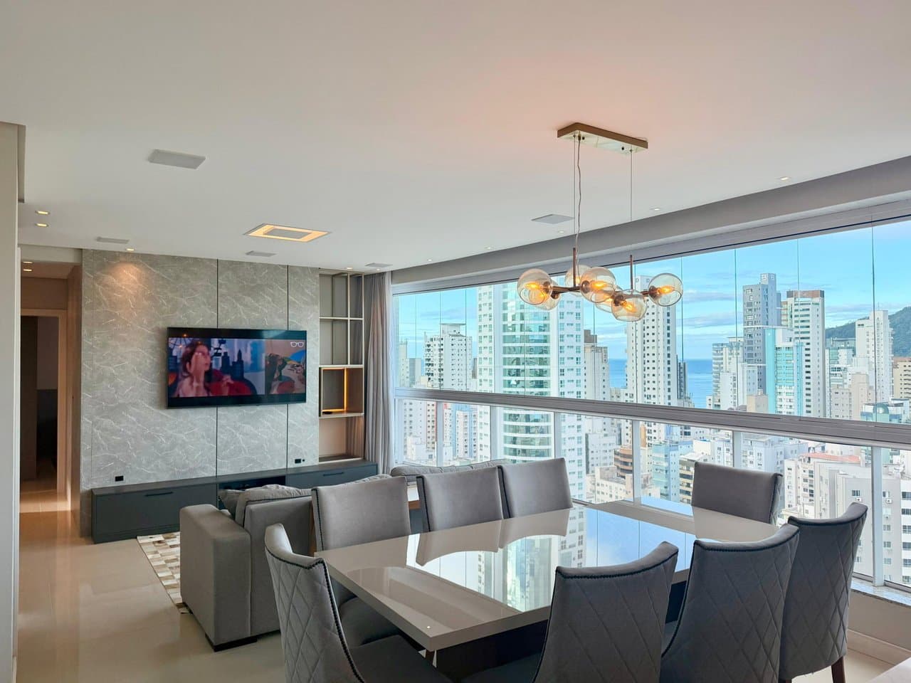Apartamento de 3 quartos com 3 suítes e 105 m² em Bal. Camboriú