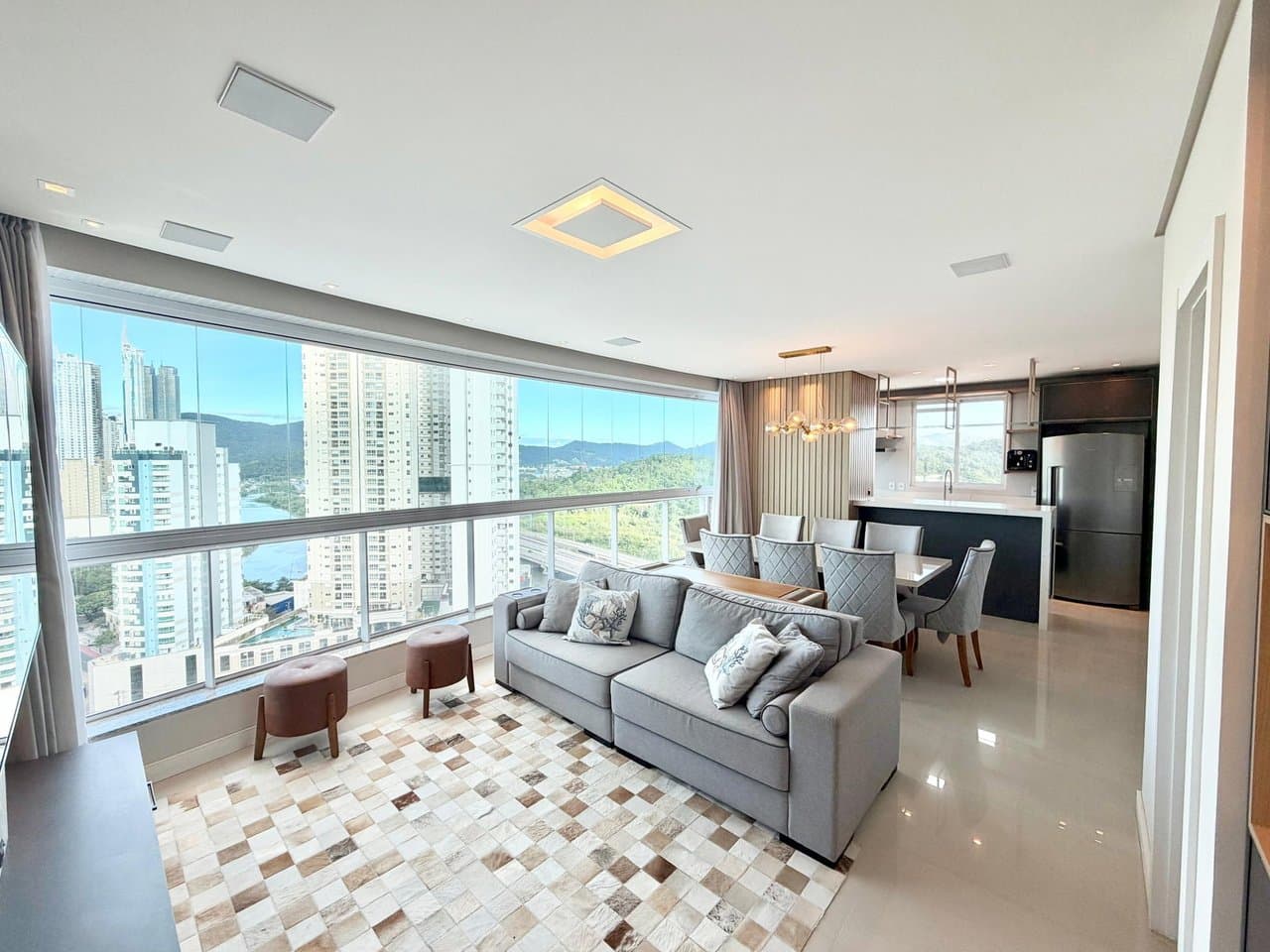 Apartamento de 3 quartos com 3 suítes e 105 m² em Bal. Camboriú