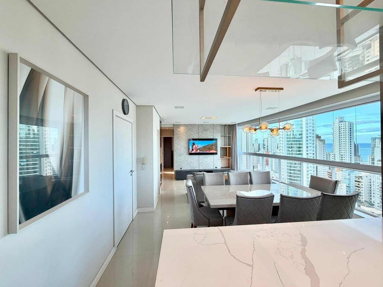 Apartamento de 3 quartos com 3 suítes e 105 m² em Bal. Camboriú