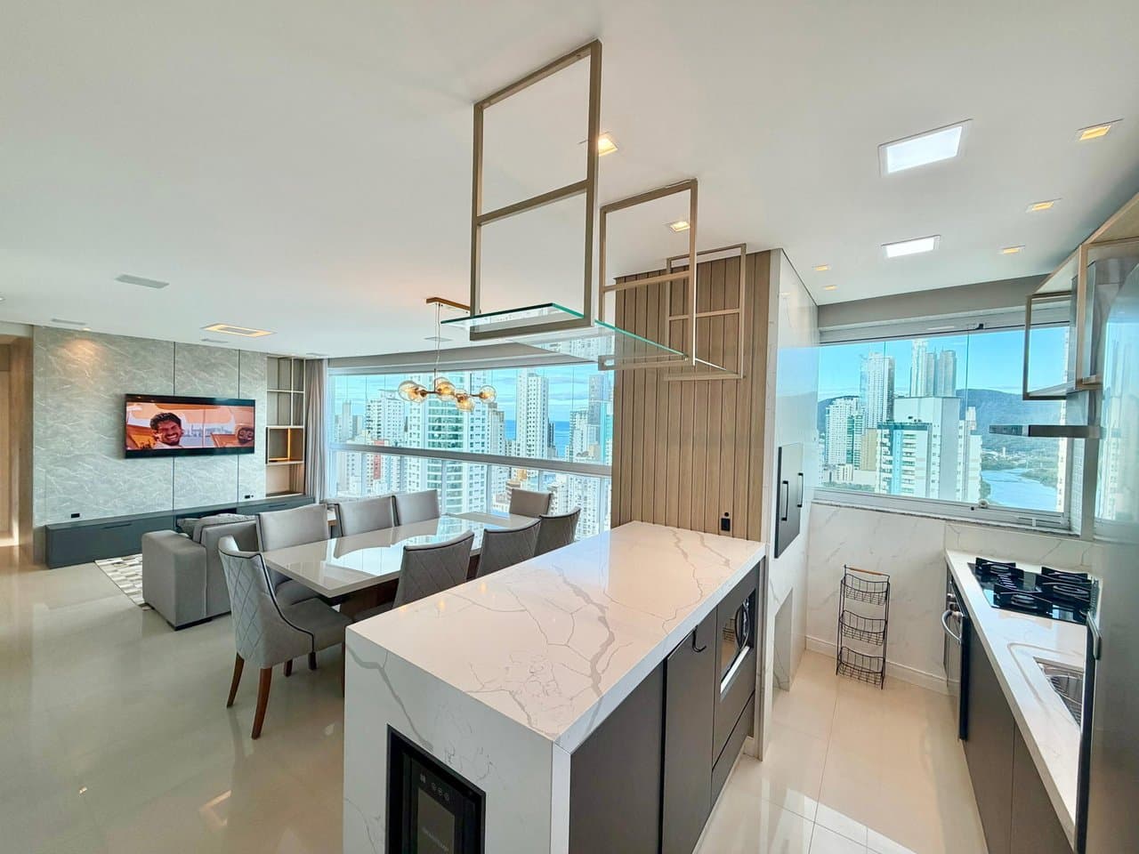 Apartamento de 3 quartos com 3 suítes e 105 m² em Bal. Camboriú