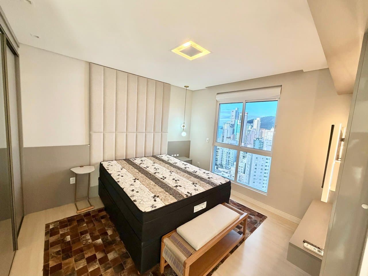 Apartamento de 3 quartos com 3 suítes e 105 m² em Bal. Camboriú