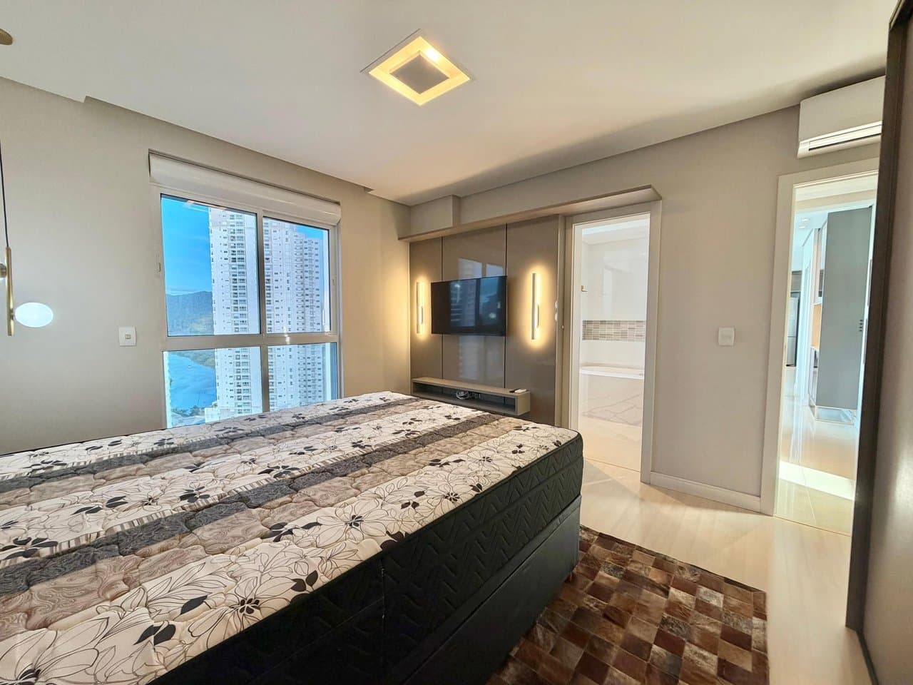 Apartamento de 3 quartos com 3 suítes e 105 m² em Bal. Camboriú