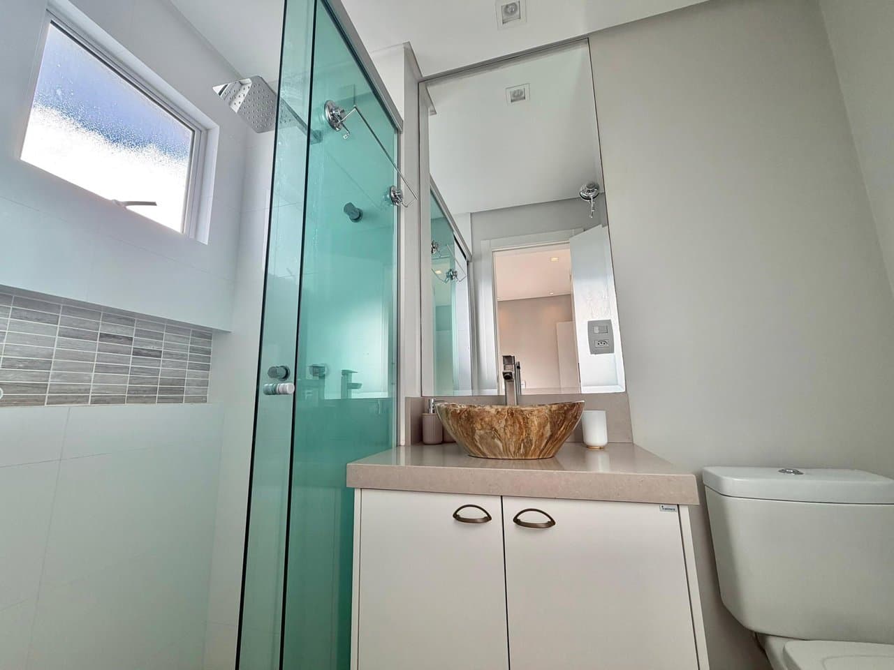 Apartamento de 3 quartos com 3 suítes e 105 m² em Bal. Camboriú