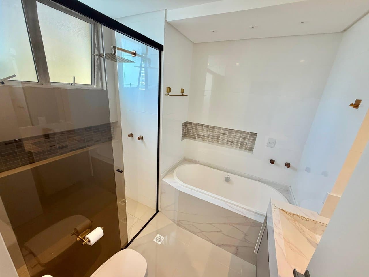 Apartamento de 3 quartos com 3 suítes e 105 m² em Bal. Camboriú