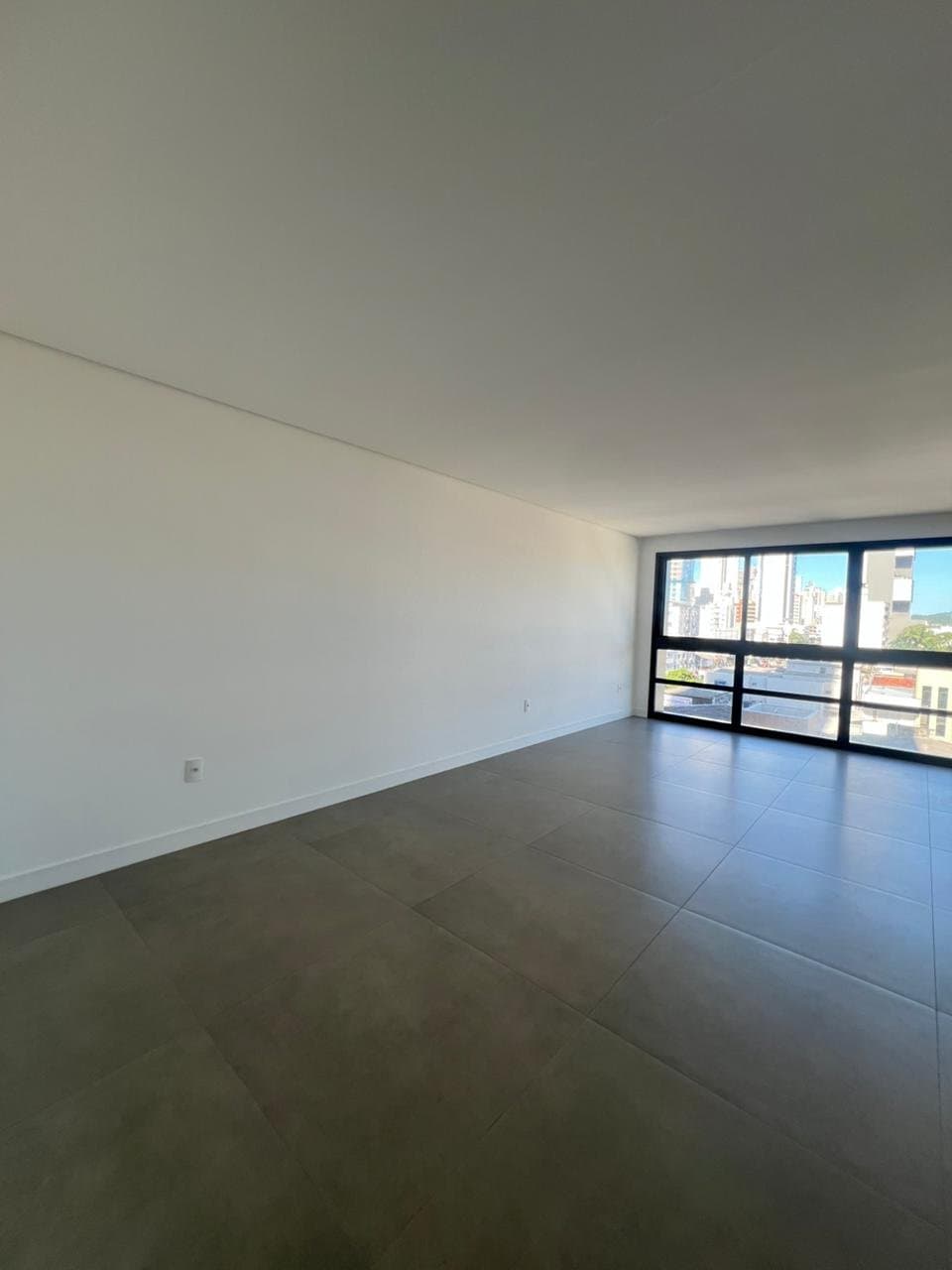 Apartamento de 3 quartos com 3 suítes e 105 m² em Bal. Camboriú