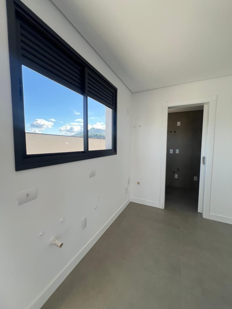 Apartamento de 3 quartos com 3 suítes e 105 m² em Bal. Camboriú