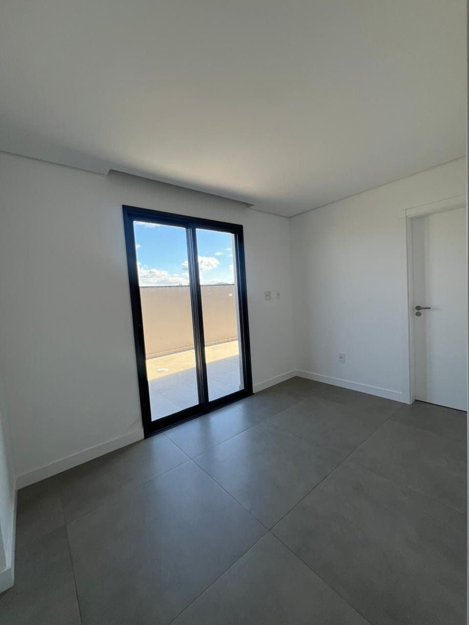 Apartamento de 3 quartos com 3 suítes e 105 m² em Bal. Camboriú