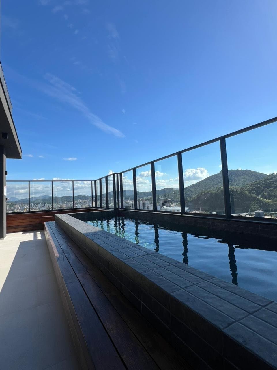 Apartamento de 3 quartos com 3 suítes e 105 m² em Bal. Camboriú