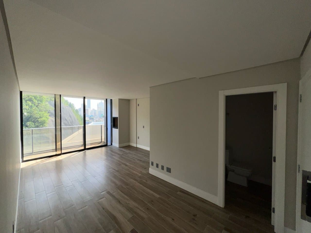 Apartamento de 2 quartos com 2 suítes e 84 m² em Bal. Camboriú