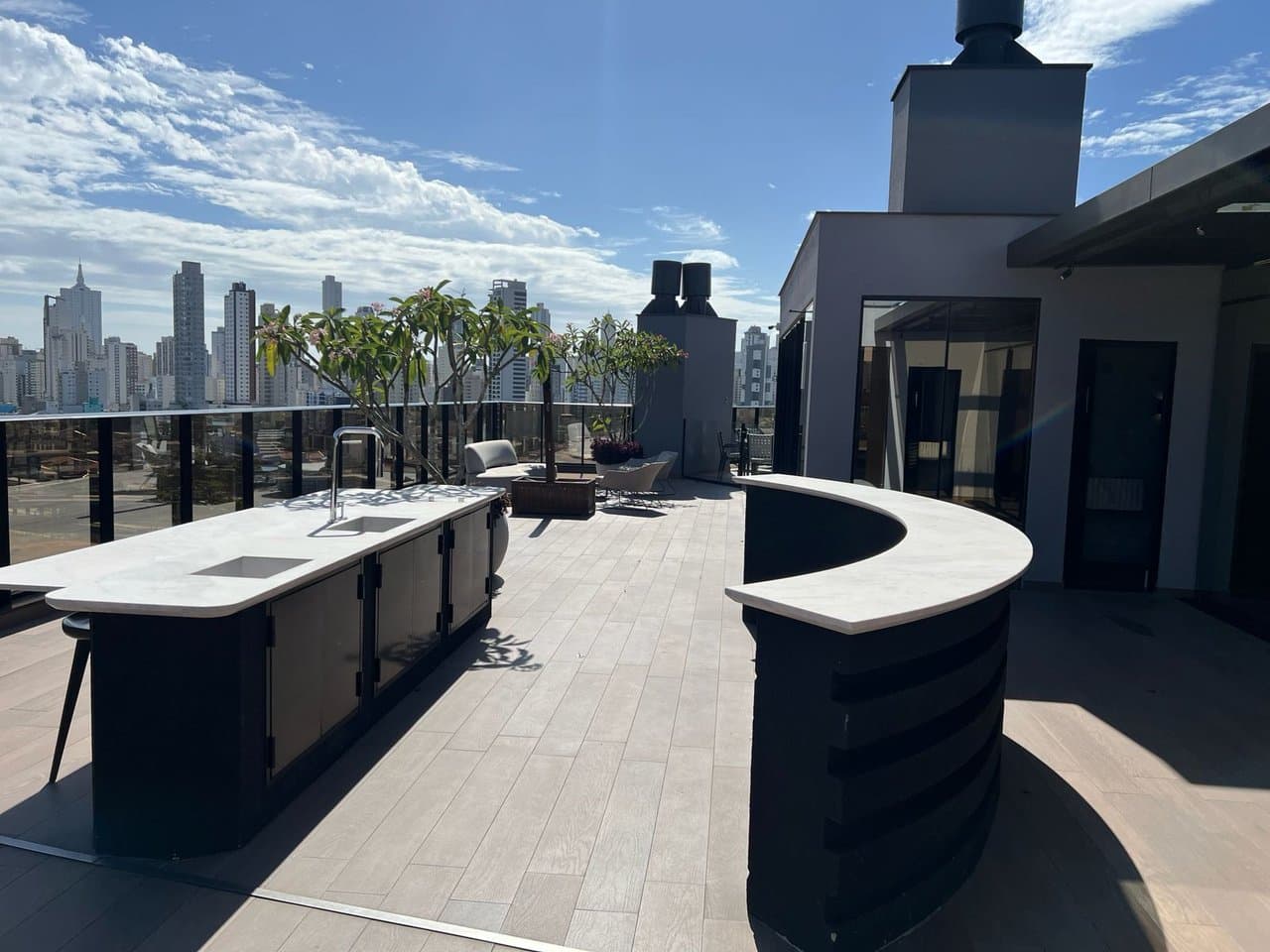Apartamento de 2 quartos com 2 suítes e 84 m² em Bal. Camboriú