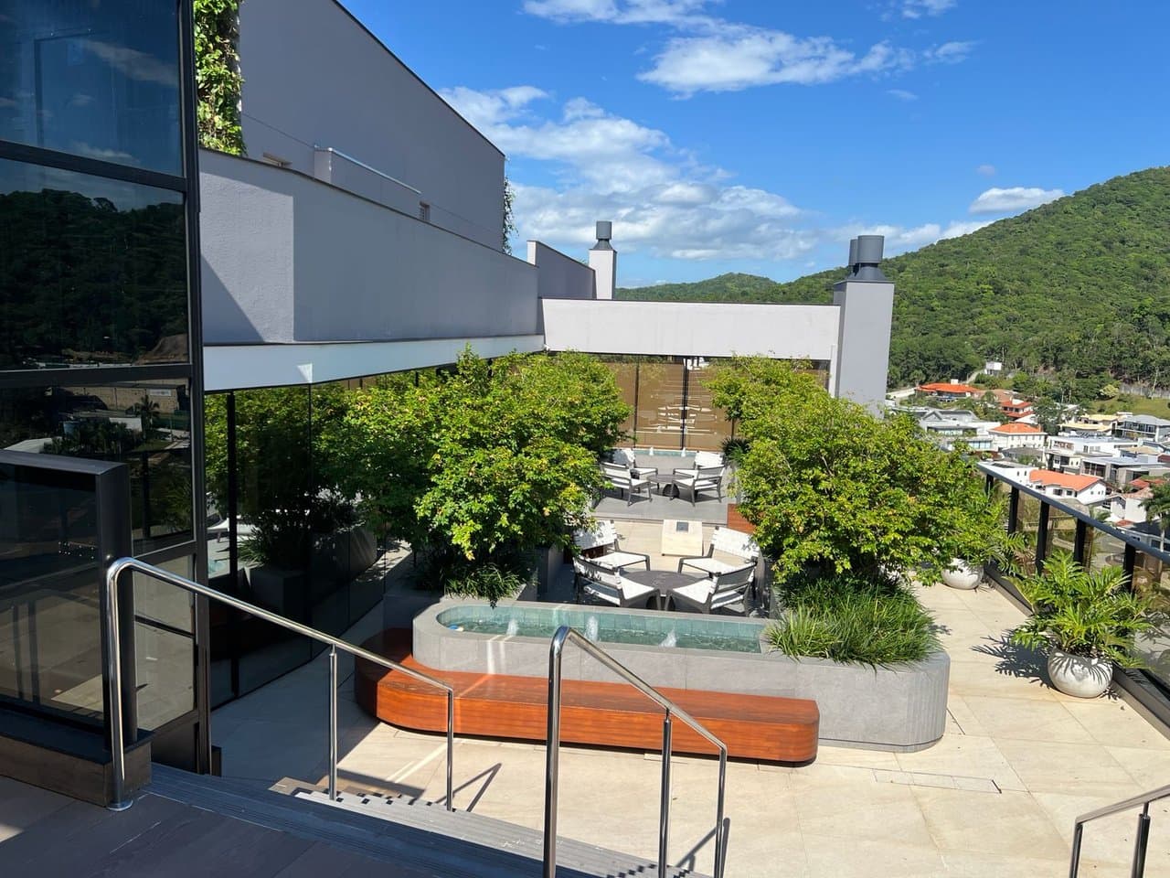 Apartamento de 2 quartos com 2 suítes e 84 m² em Bal. Camboriú
