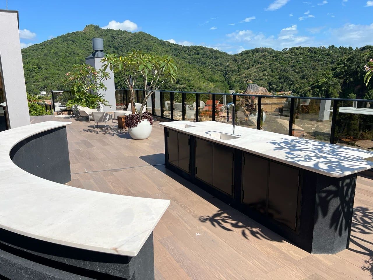 Apartamento de 2 quartos com 2 suítes e 84 m² em Bal. Camboriú