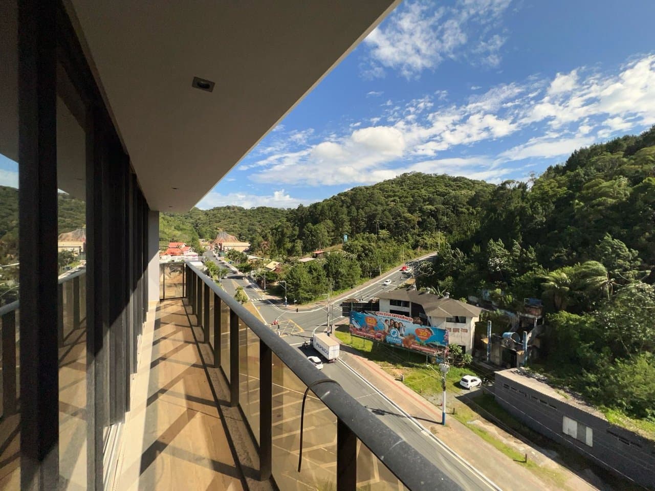 Apartamento de 2 quartos com 2 suítes e 84 m² em Bal. Camboriú