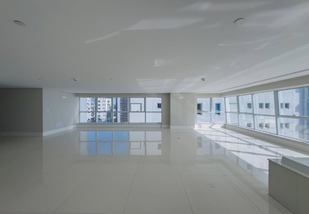 Apartamento de 5 quartos com 5 suítes e 322 m² em Bal. Camboriú