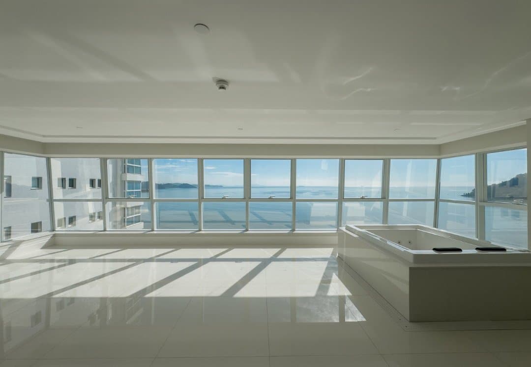 Apartamento de 5 quartos com 5 suítes e 322 m² em Bal. Camboriú
