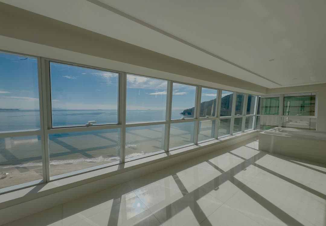 Apartamento de 5 quartos com 5 suítes e 322 m² em Bal. Camboriú