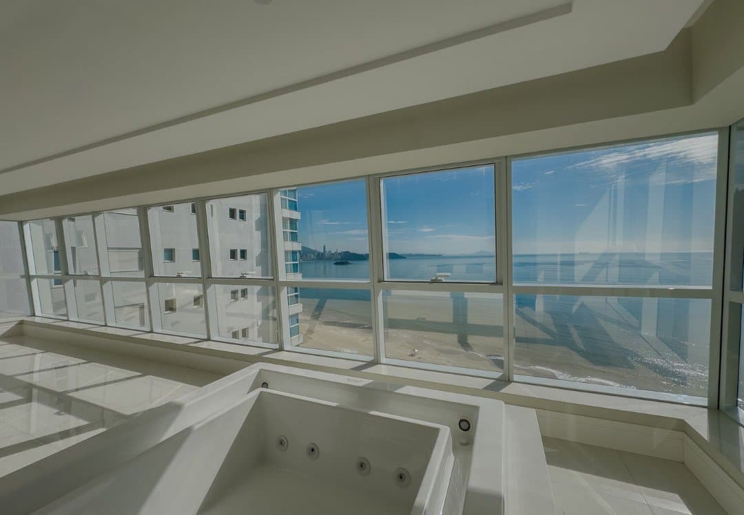 Apartamento de 5 quartos com 5 suítes e 322 m² em Bal. Camboriú