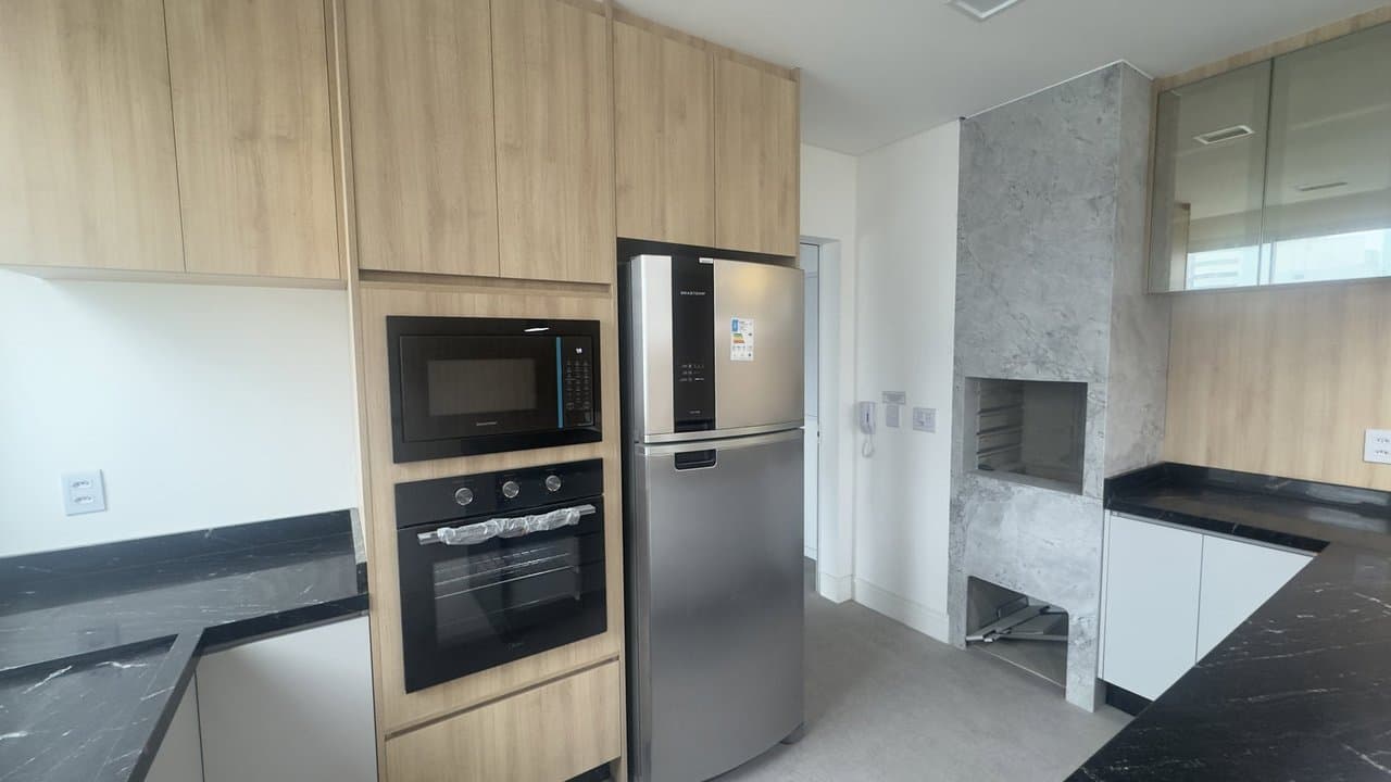 Apartamento de 4 quartos com 4 suítes e 142 m² em Bal. Camboriú