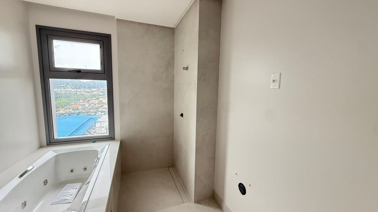 Apartamento de 4 quartos com 4 suítes e 194 m² em Bal. Camboriú