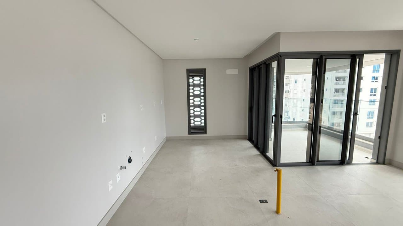 Apartamento de 4 quartos com 4 suítes e 194 m² em Bal. Camboriú