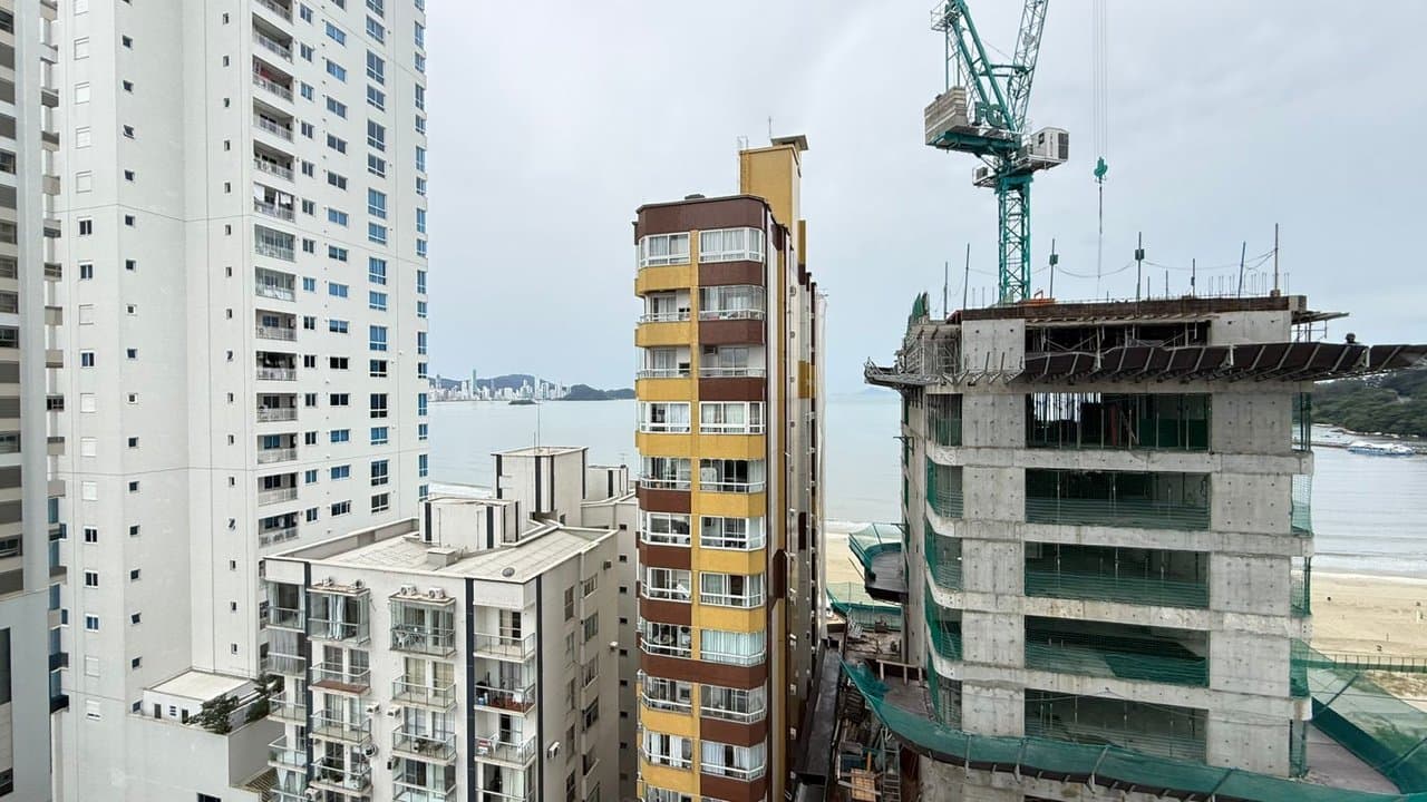 Apartamento de 4 quartos com 4 suítes e 194 m² em Bal. Camboriú