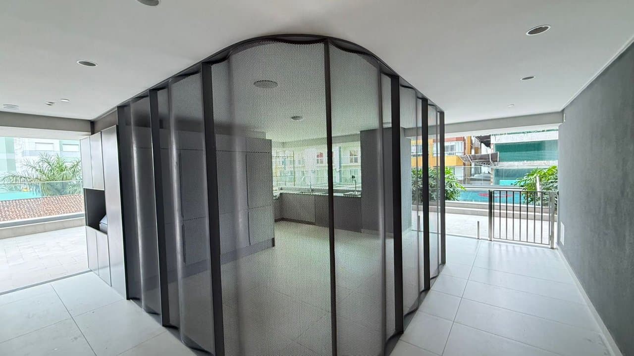 Apartamento de 4 quartos com 4 suítes e 194 m² em Bal. Camboriú