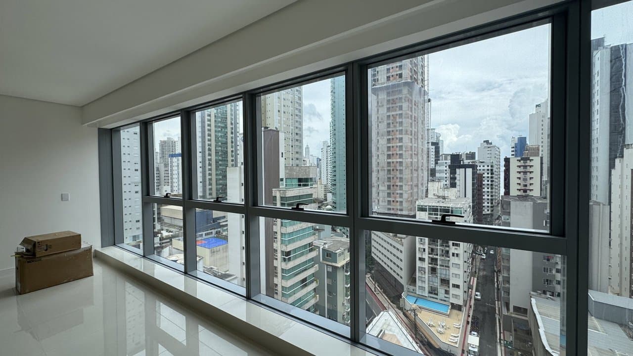 Apartamento de 4 quartos com 4 suítes e 165 m² em Bal. Camboriú