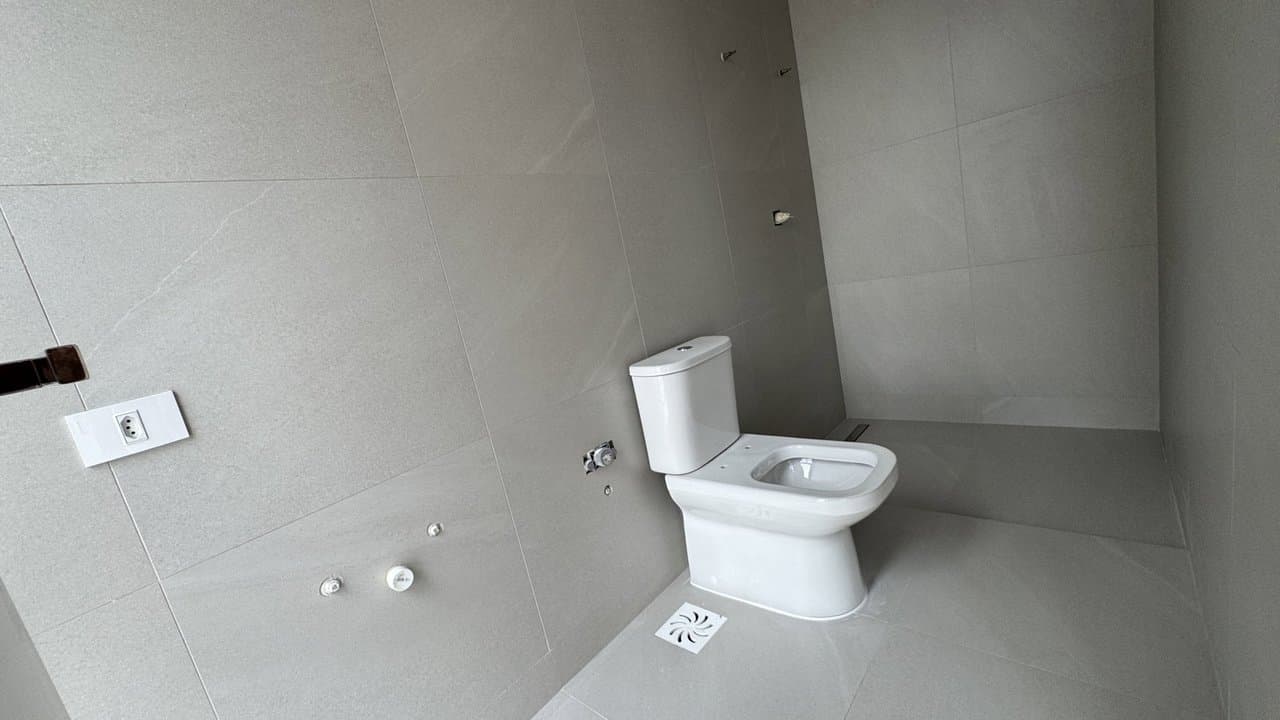 Apartamento de 4 quartos com 4 suítes e 165 m² em Bal. Camboriú