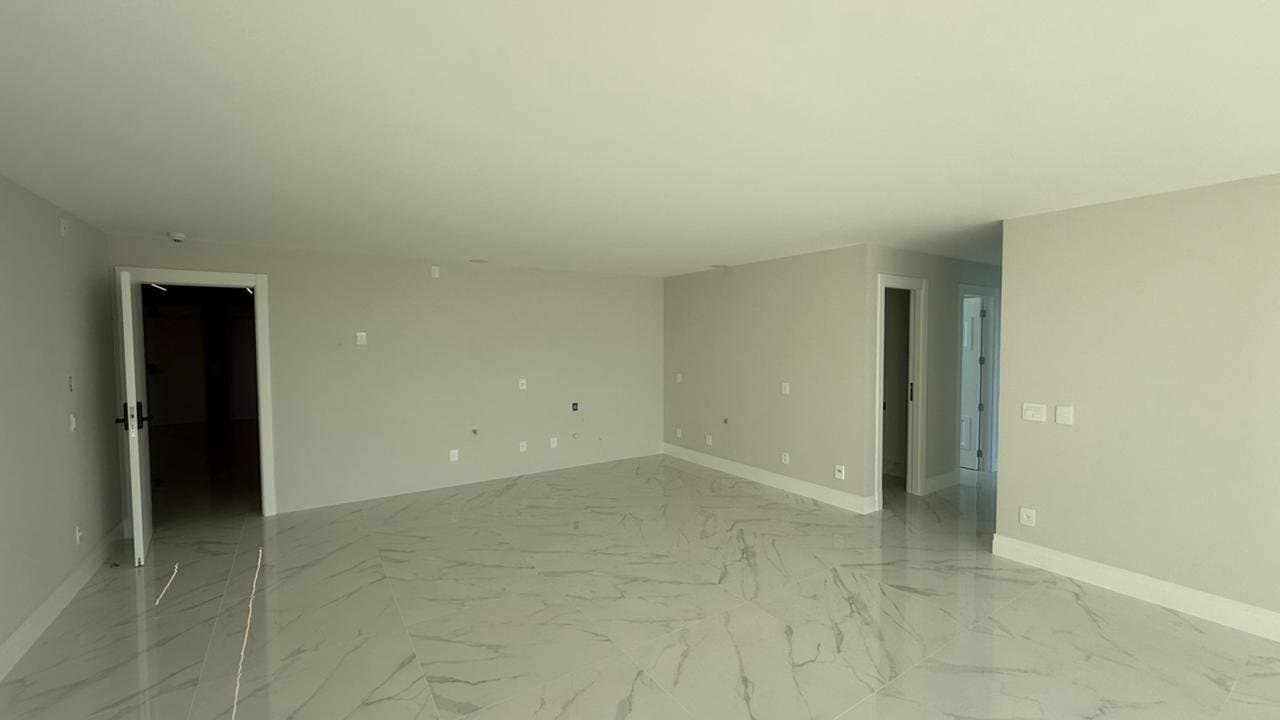 Apartamento de 3 quartos com 3 suítes e 126 m² em Bal. Camboriú