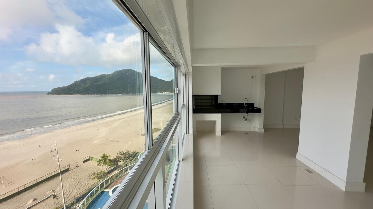 Apartamento de 3 quartos com 3 suítes e 148 m² em Bal. Camboriú