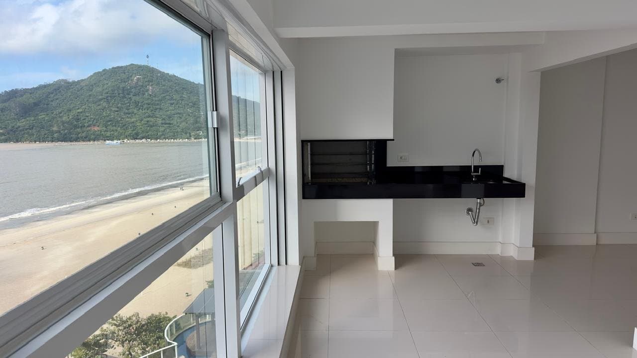 Apartamento de 3 quartos com 3 suítes e 148 m² em Bal. Camboriú