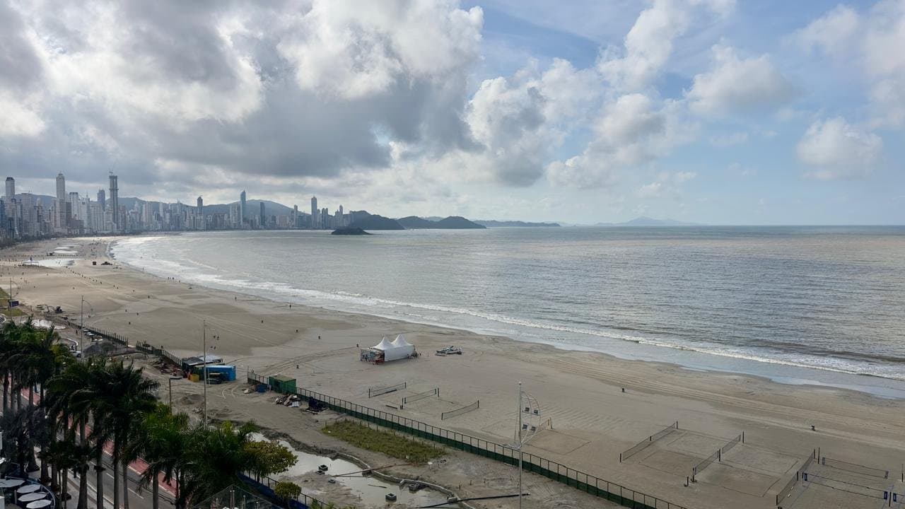 Apartamento de 3 quartos com 3 suítes e 148 m² em Bal. Camboriú