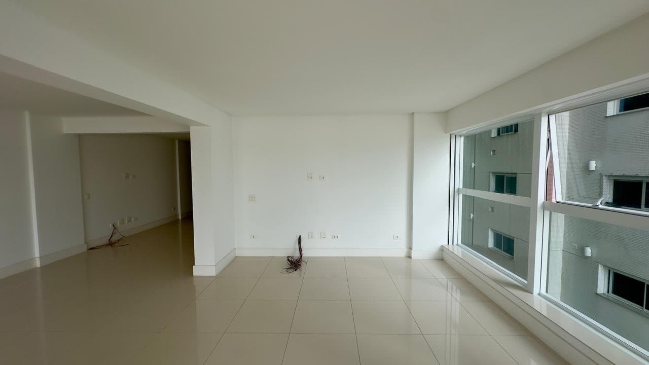 Apartamento de 3 quartos com 3 suítes e 148 m² em Bal. Camboriú