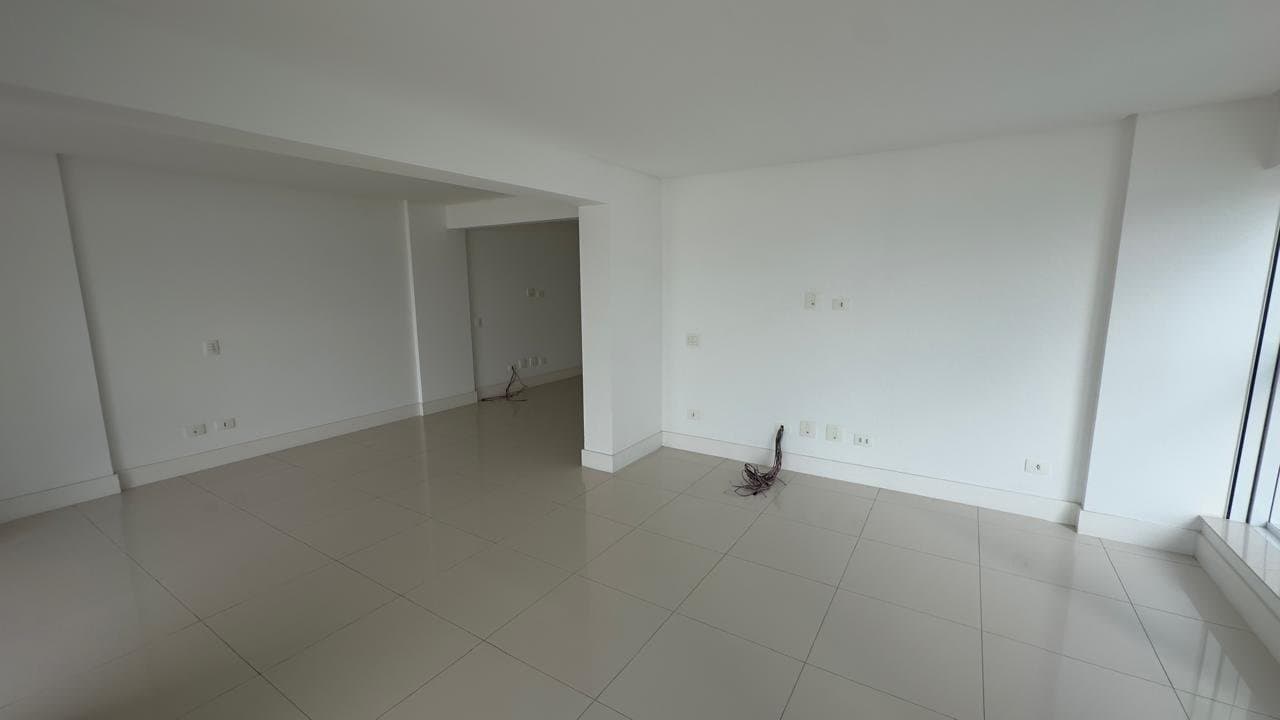 Apartamento de 3 quartos com 3 suítes e 148 m² em Bal. Camboriú
