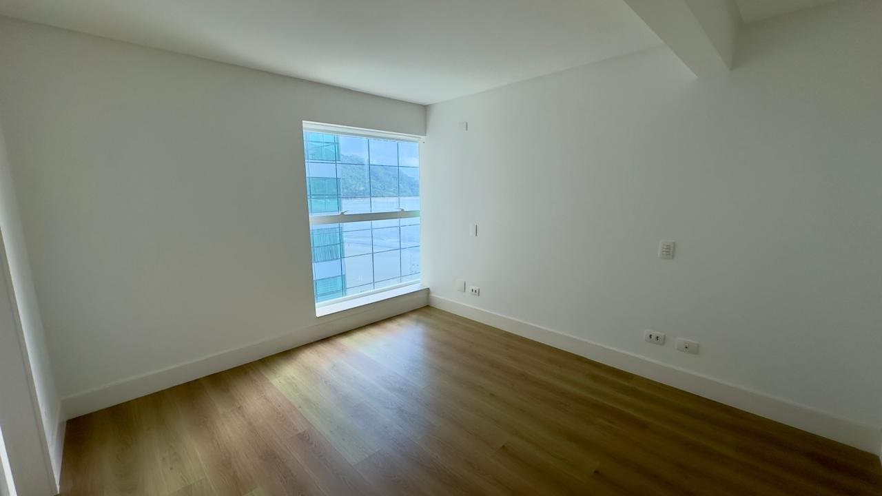 Apartamento de 3 quartos com 3 suítes e 148 m² em Bal. Camboriú