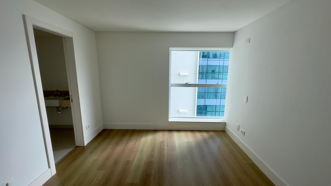 Apartamento de 3 quartos com 3 suítes e 148 m² em Bal. Camboriú