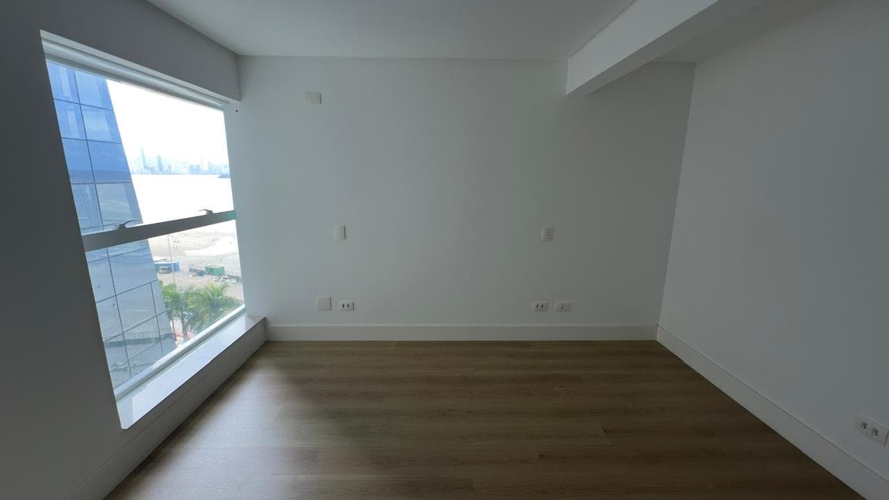 Apartamento de 3 quartos com 3 suítes e 148 m² em Bal. Camboriú