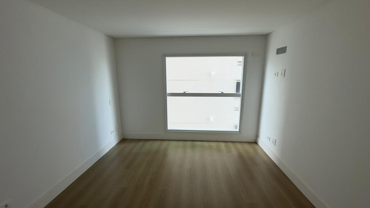 Apartamento de 3 quartos com 3 suítes e 148 m² em Bal. Camboriú