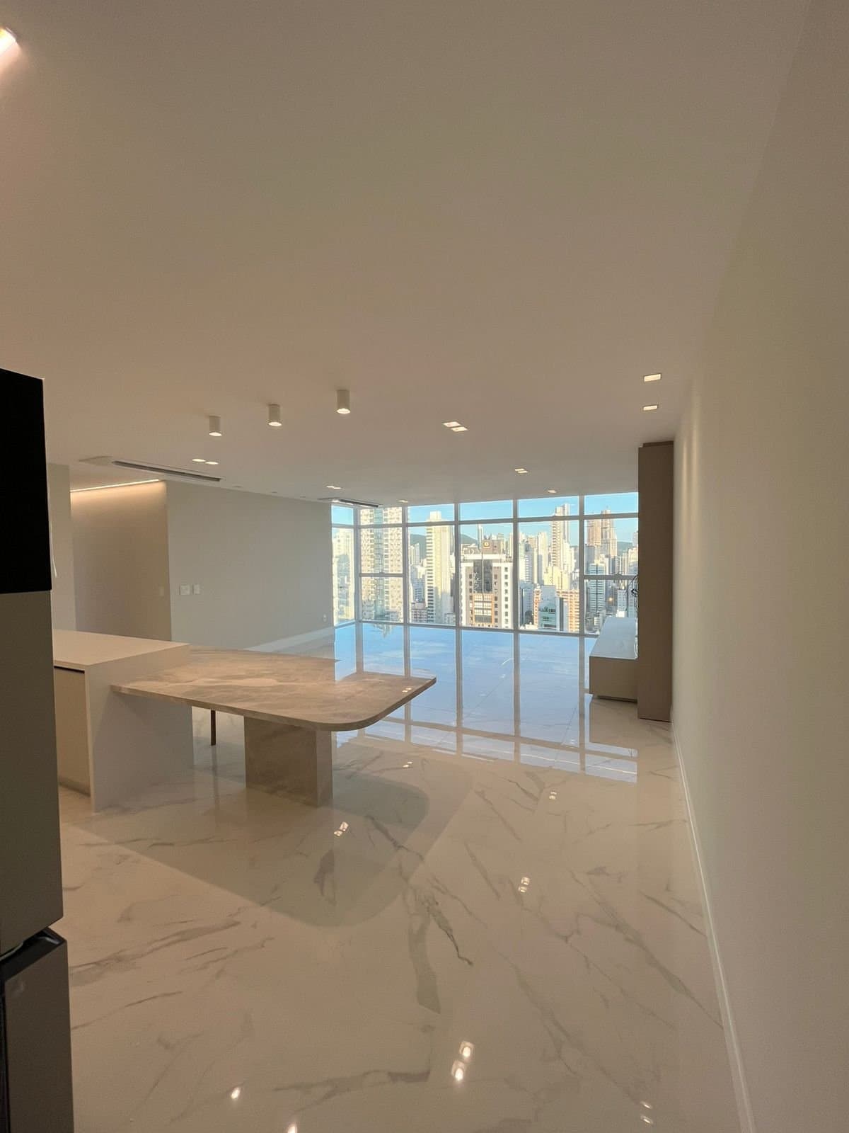 Apartamento de 3 quartos com 3 suítes e 125 m² em Bal. Camboriú