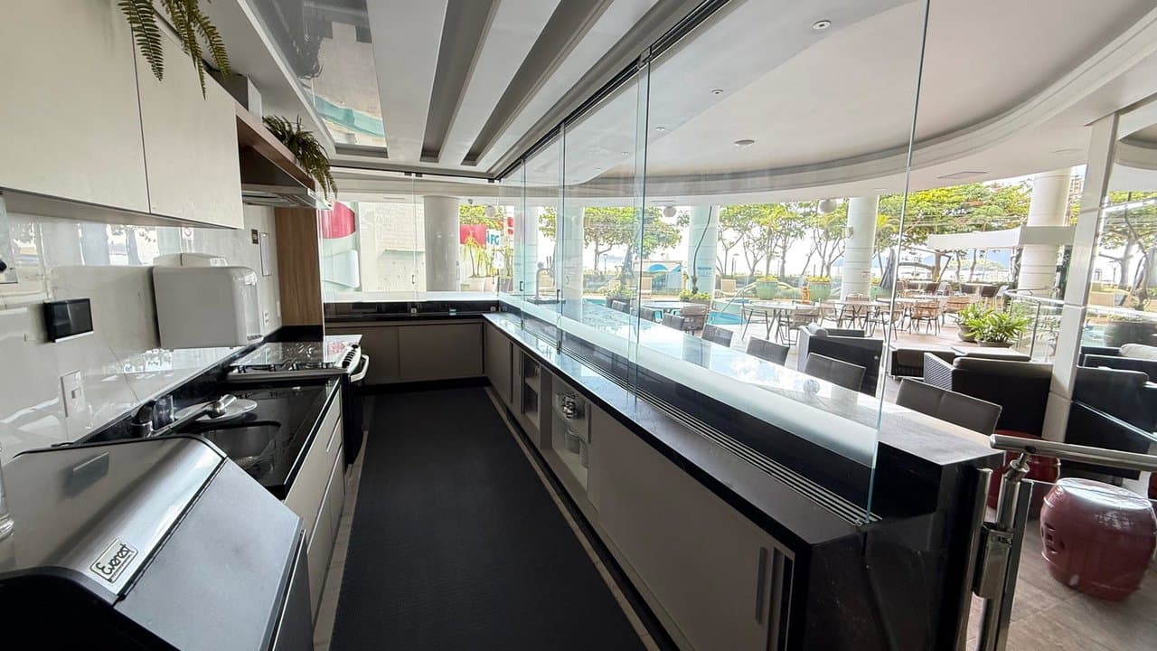 Apartamento de 4 quartos com 3 suítes e 198 m² em Bal. Camboriú