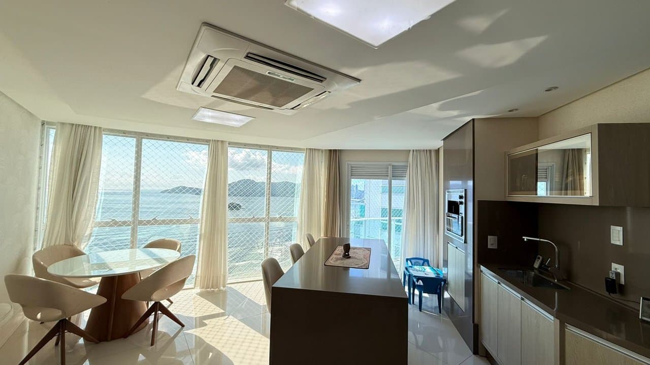 Apartamento de 4 quartos com 3 suítes e 198 m² em Bal. Camboriú
