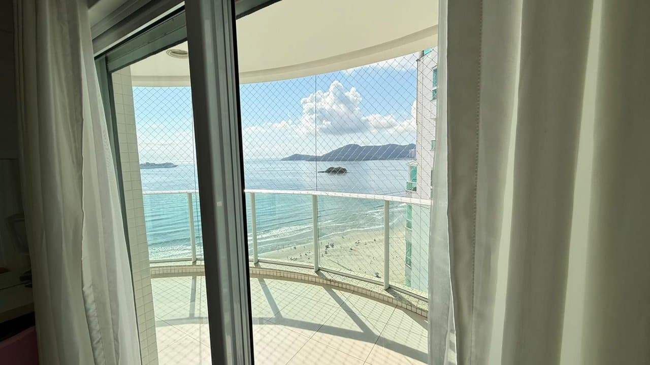 Apartamento de 4 quartos com 3 suítes e 198 m² em Bal. Camboriú
