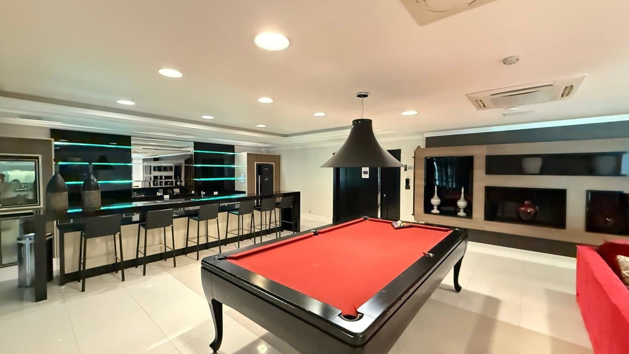 Apartamento de 4 quartos com 3 suítes e 198 m² em Bal. Camboriú