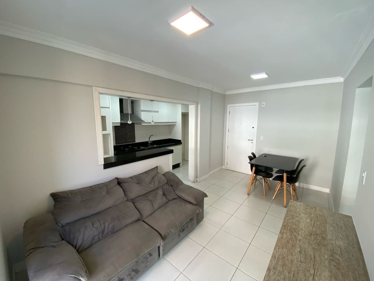 Apartamento de 1 quarto com 1 suíte e 63 m² em Bal. Camboriú