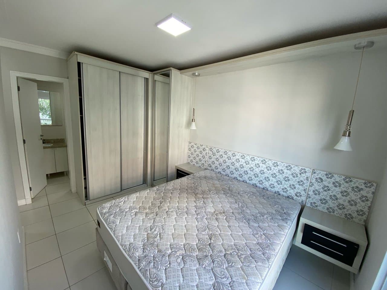 Apartamento de 1 quarto com 1 suíte e 63 m² em Bal. Camboriú