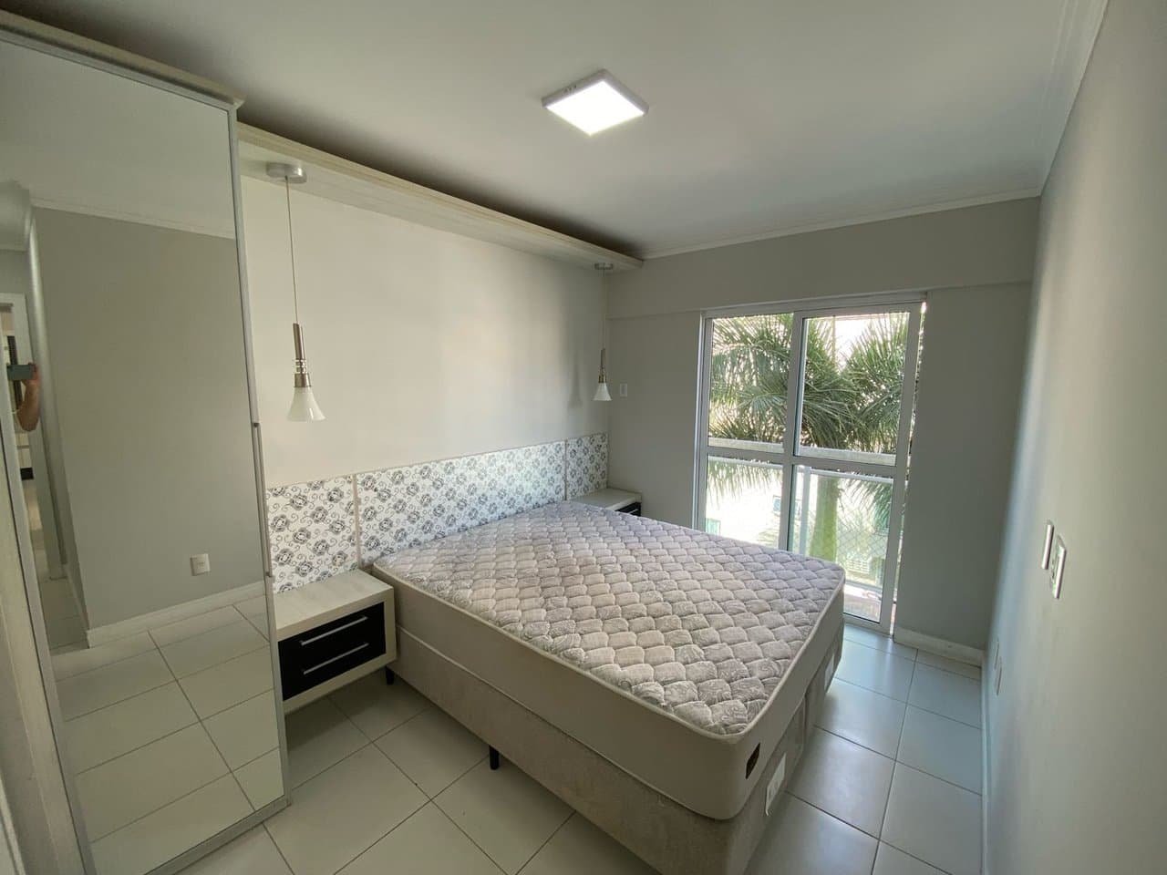 Apartamento de 1 quarto com 1 suíte e 63 m² em Bal. Camboriú