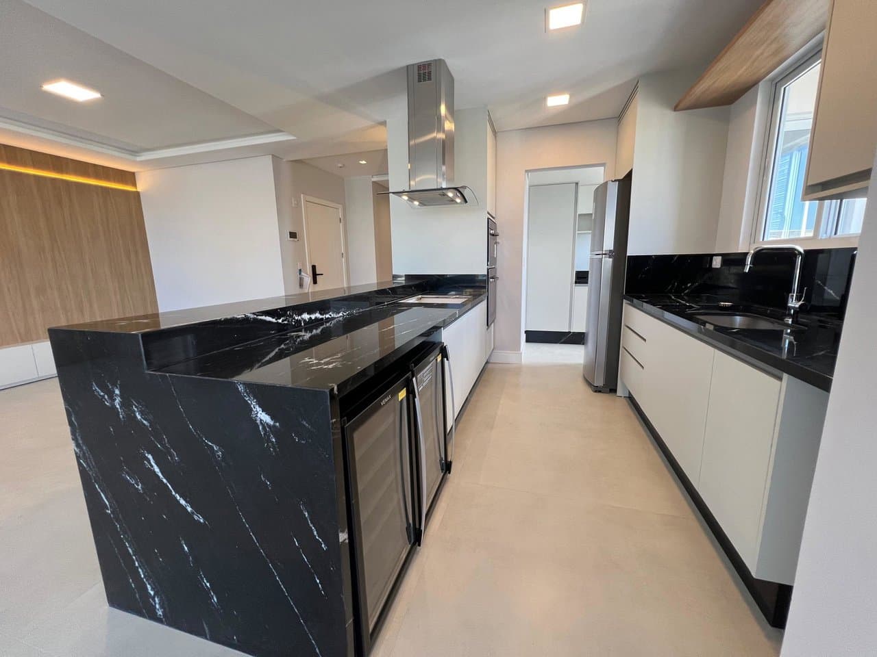 Apartamento de 4 quartos com 4 suítes e 164 m² em Bal. Camboriú