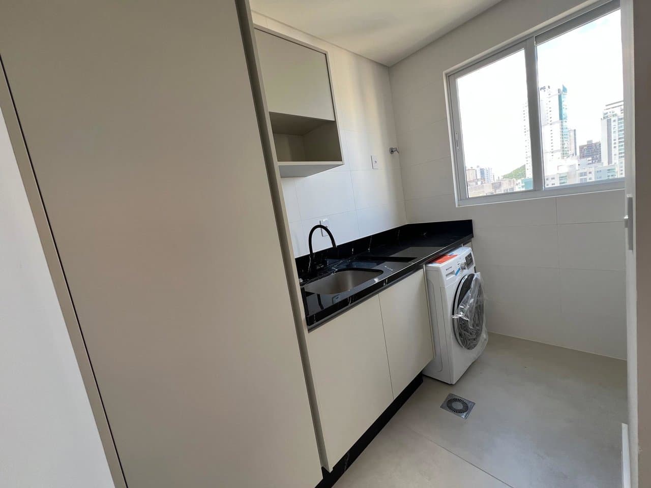 Apartamento de 4 quartos com 4 suítes e 164 m² em Bal. Camboriú